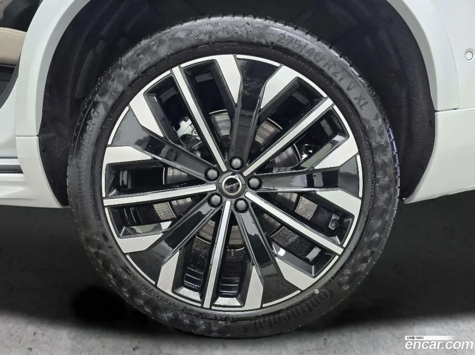 Volvo XC90 B6 2025 — миниатюра 5