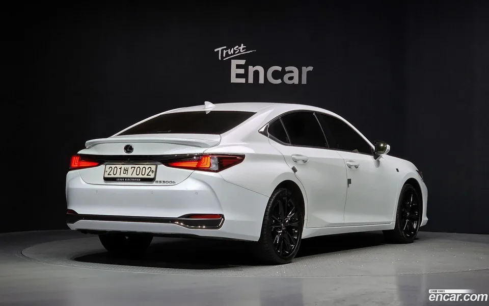 Lexus ES 300h F-Sport 2024 — миниатюра 2