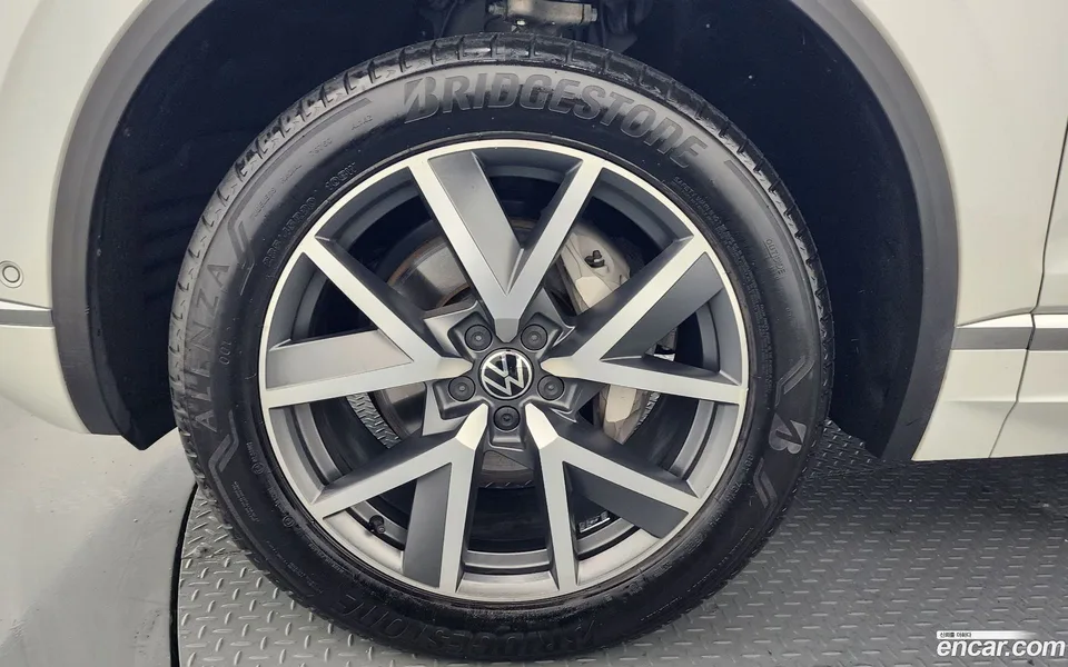 Volkswagen Touareg 3.0 TDI 2023 — миниатюра 5