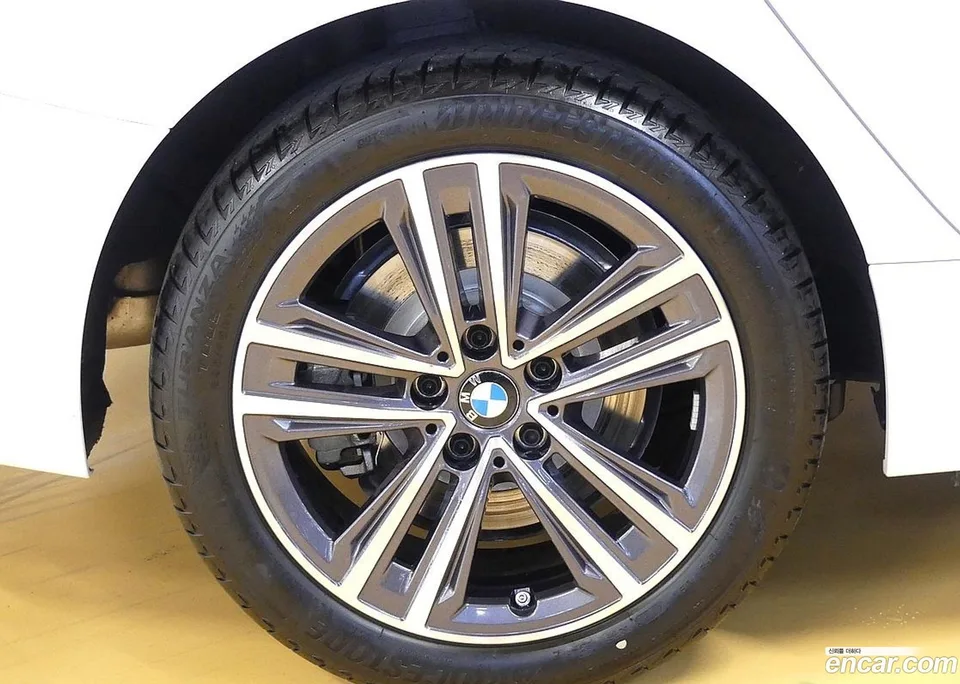 BMW 2 Series Gran Coupe 220i 2024 — миниатюра 5