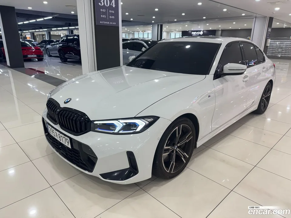 BMW 3 Series 320i M 2023 — фото 1, купить с доставкой в Москву