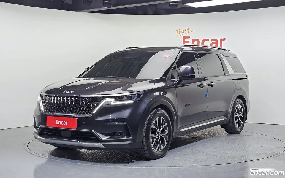 Kia Carnival 11 2023 — фото 1, купить с доставкой в Москву