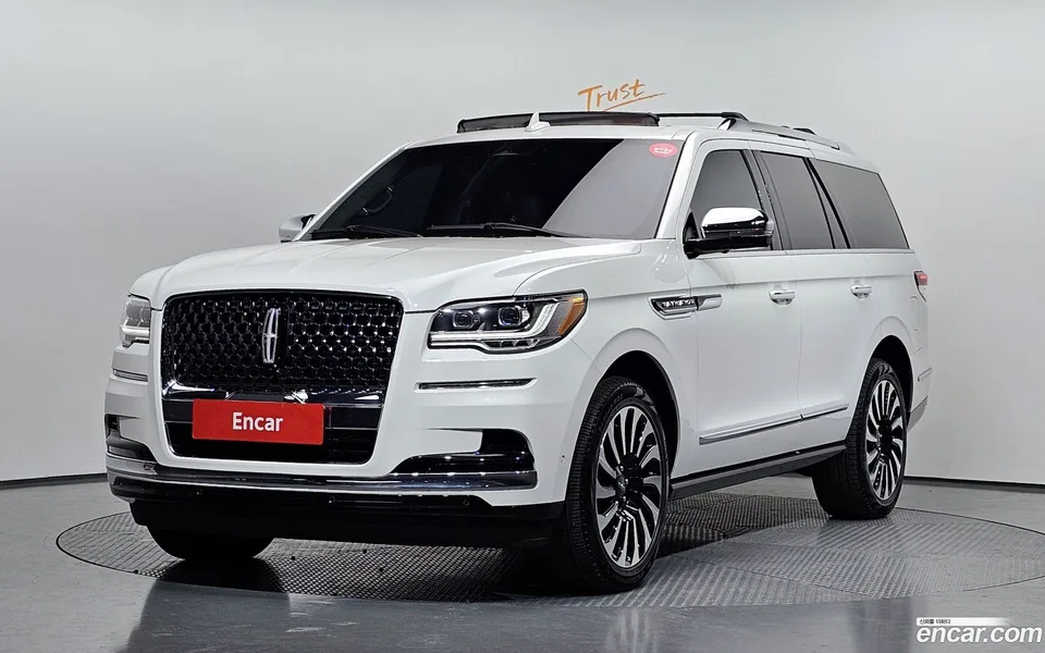 Lincoln Navigator 3.5L 2023 — фото 1, купить с доставкой в Москву