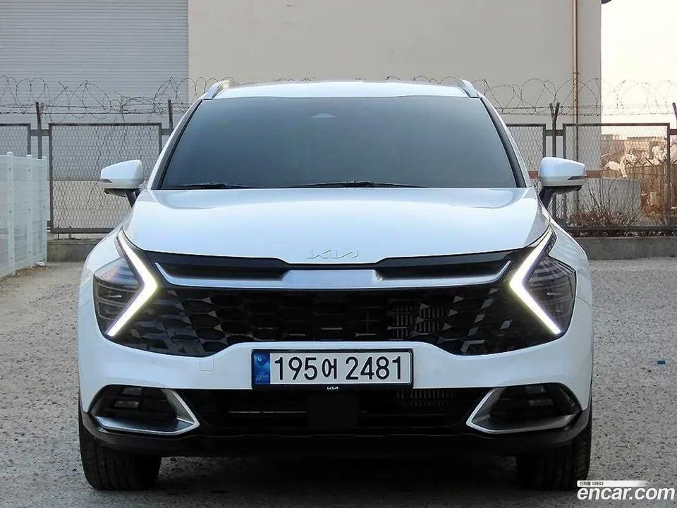 Kia Sportage 1.6 2WD 2023 — фото 1, купить с доставкой в Москву