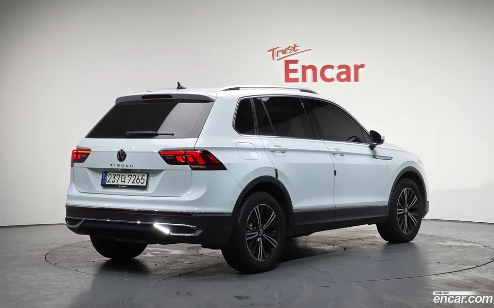 Volkswagen Tiguan 2.0 TDI 2022 — миниатюра 2