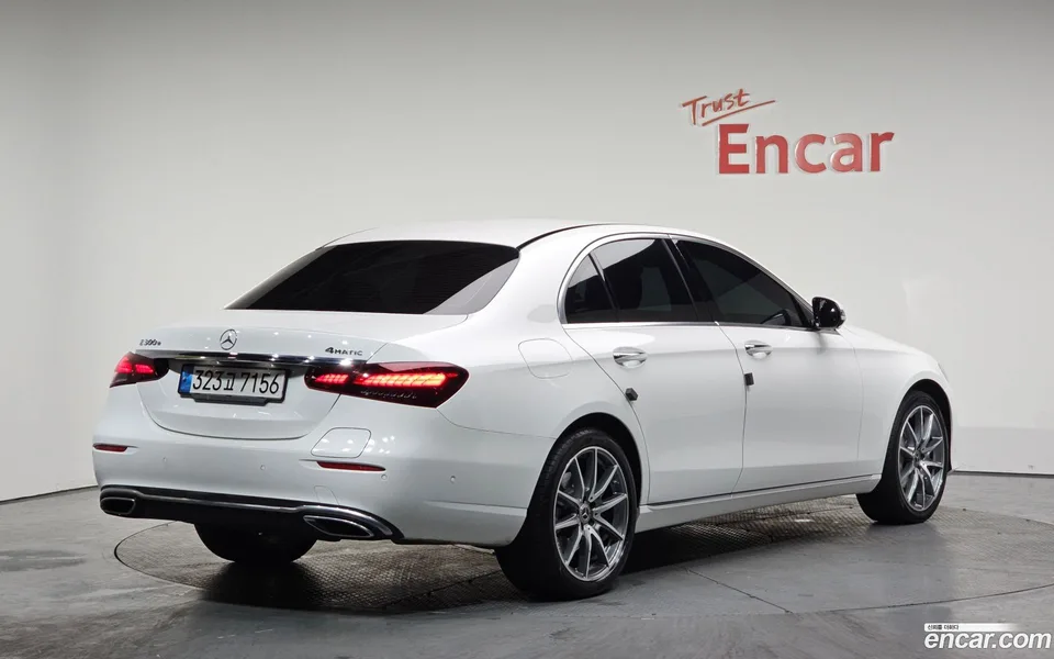 Mercedes-Benz E-Class E300e 4MATIC 2022 — миниатюра 2