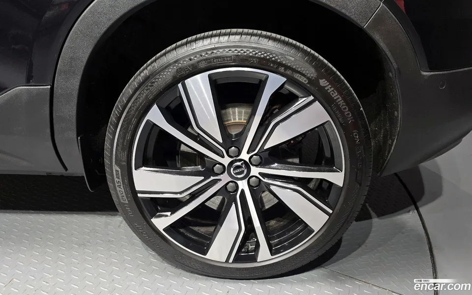 Volvo XC40 Recharge 2022 — миниатюра 5