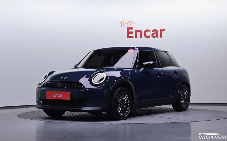 MINI Cooper C 5 2025 — фото 1, купить с доставкой в Москву