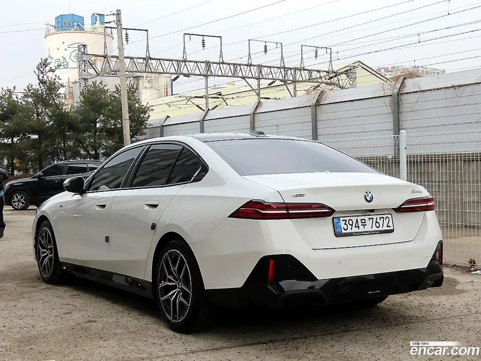 BMW 5 Series 523d M 2025 — миниатюра 2