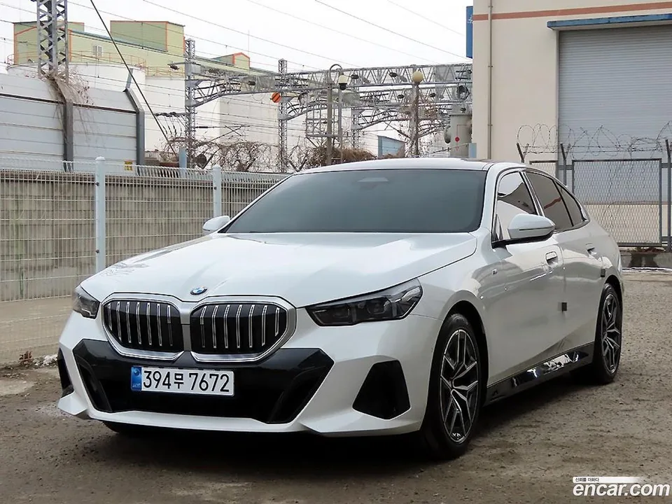 BMW 5 Series 523d M 2025 — фото 1, купить с доставкой в Москву