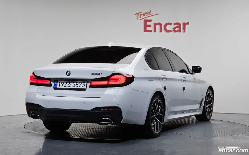 BMW 5 Series 520i M 2022 — миниатюра 2