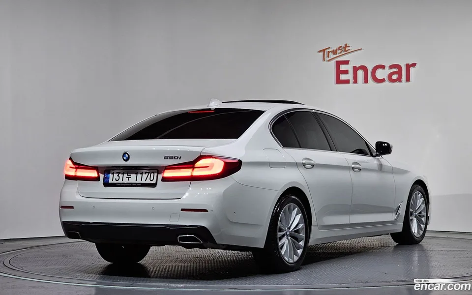 BMW 5 Series 520i 2022 — миниатюра 2