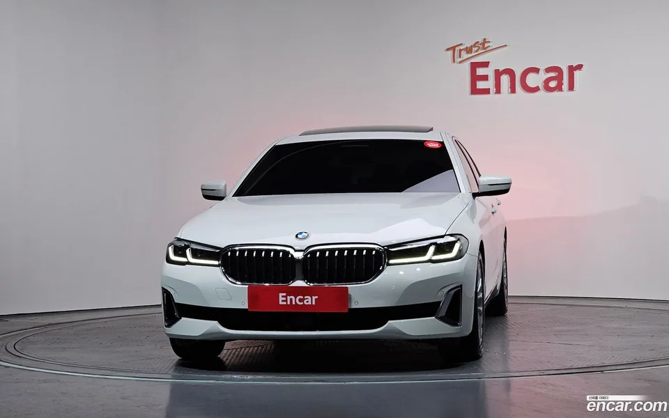 BMW 5 Series 520i 2022 — миниатюра 3