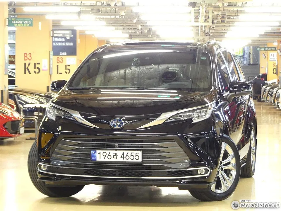 Toyota Sienna 2.5 2WD 2023 — миниатюра 3