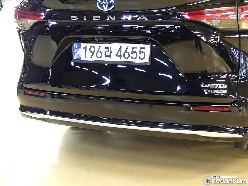 Toyota Sienna 2.5 2WD 2023 — миниатюра 4