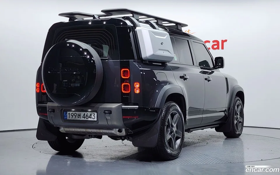 Land Rover Defender 110 P300 X- SE 2025 — миниатюра 2