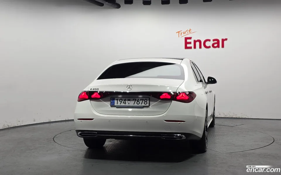 Mercedes-Benz E-Class E200 2025 — миниатюра 4
