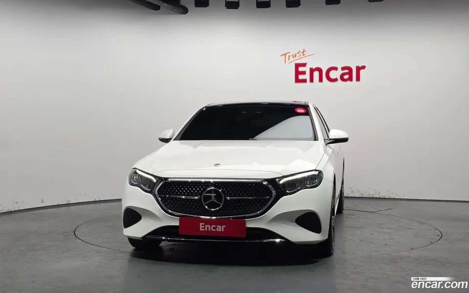 Mercedes-Benz E-Class E200 2025 — миниатюра 3