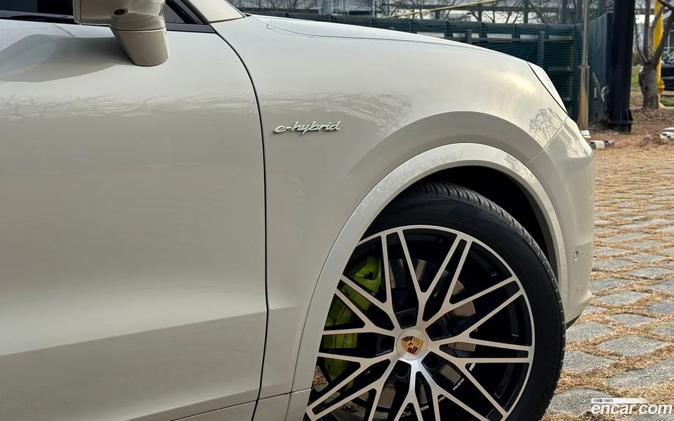 Porsche Cayenne 3.0 E- 2024 — миниатюра 5