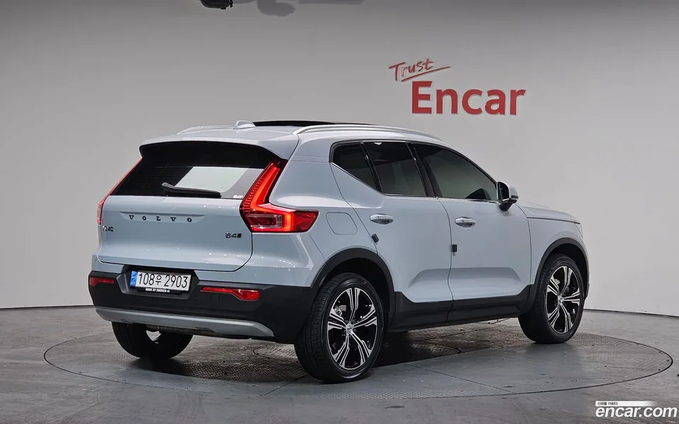 Volvo XC40 B4 2022 — миниатюра 2