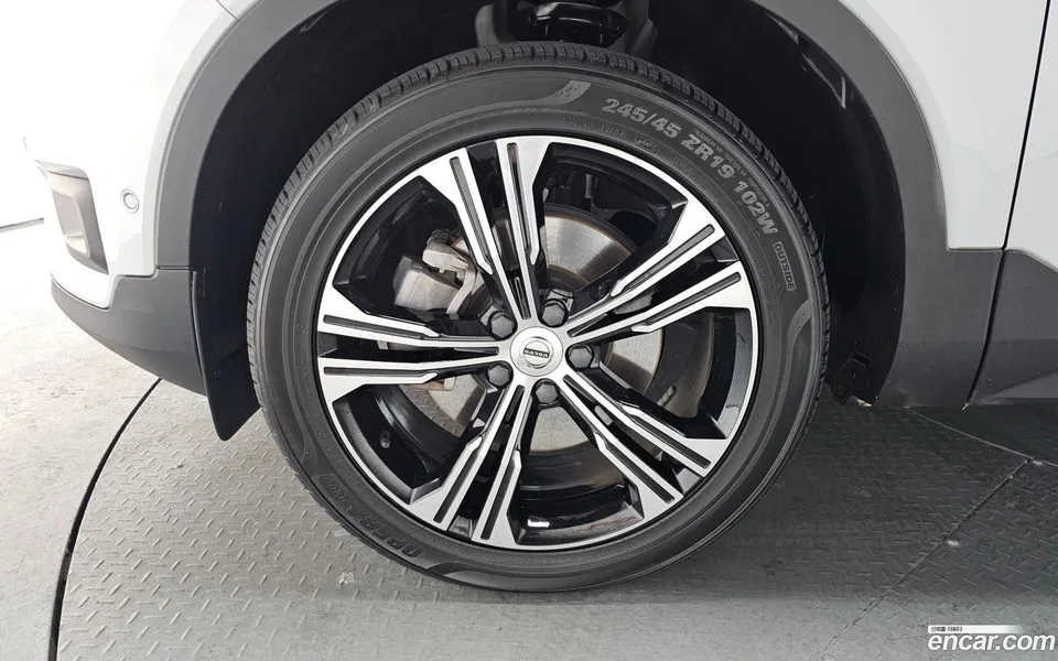 Volvo XC40 B4 2022 — миниатюра 5