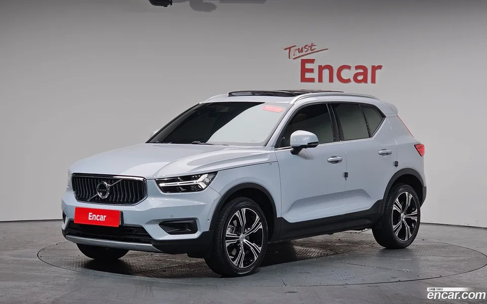 Volvo XC40 B4 2022 — фото 1, купить с доставкой в Москву