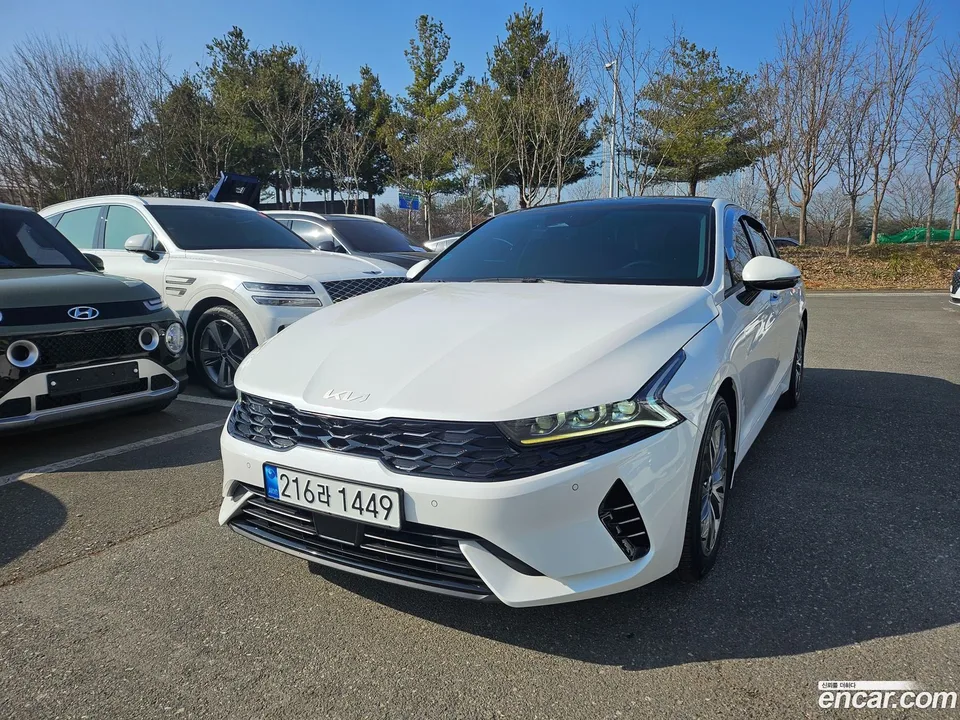 Kia K5 Hybrid 2023 — фото 1, купить с доставкой в Москву