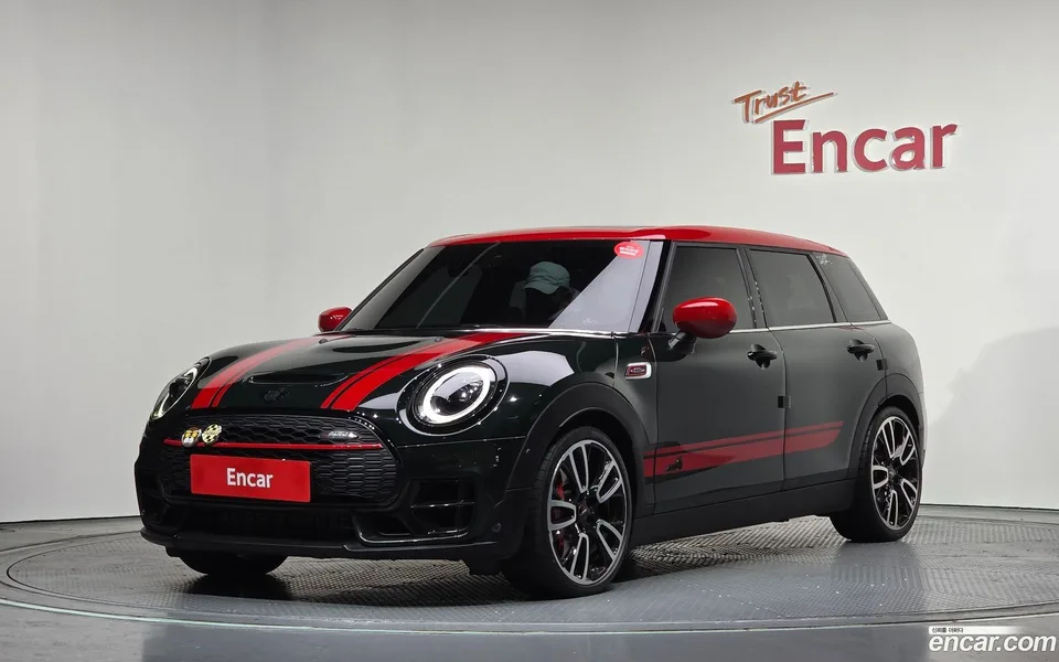 MINI Cooper S Clubman JCW 2023 — фото 1, купить с доставкой в Москву