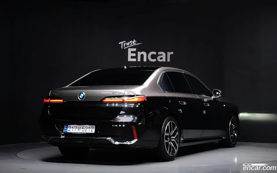 BMW 7 Series 740i xDrive M 2024 — миниатюра 2