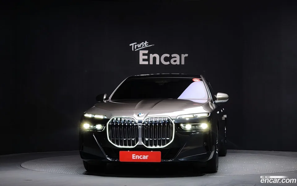 BMW 7 Series 740i xDrive M 2024 — миниатюра 3