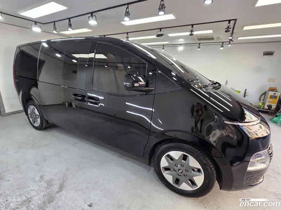 Hyundai Staria L3.5 9 2024 — миниатюра 2