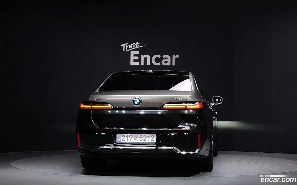 BMW 7 Series 740i xDrive M 2024 — миниатюра 4