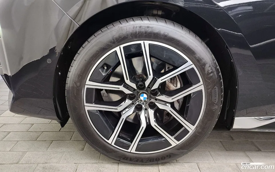 BMW 7 Series 740i xDrive M 2024 — миниатюра 5