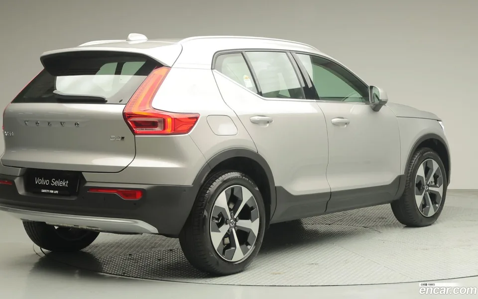 Volvo XC40 B4 2025 — миниатюра 2
