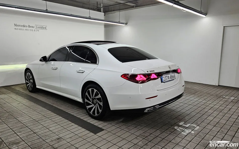Mercedes-Benz E-Class E300 4MATIC 2024 — миниатюра 2