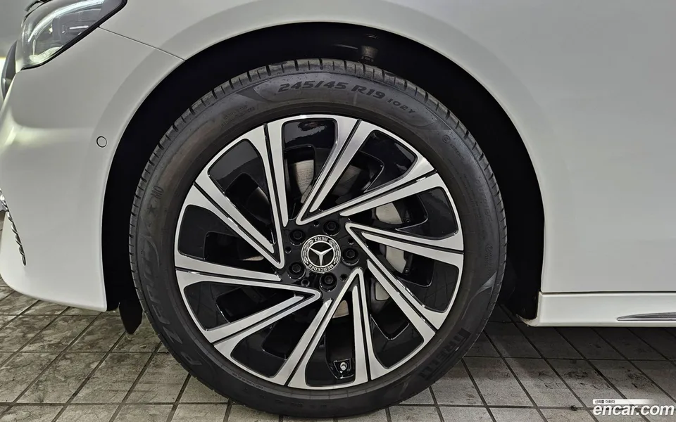 Mercedes-Benz E-Class E300 4MATIC 2024 — миниатюра 5