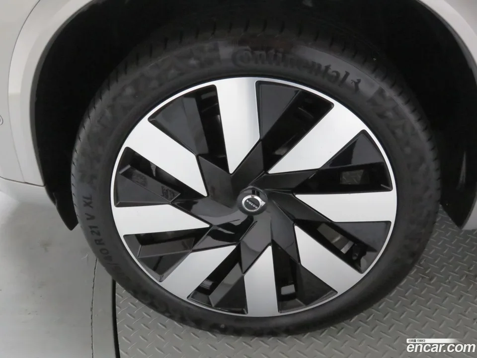 Volvo XC90 T8 2024 — миниатюра 5
