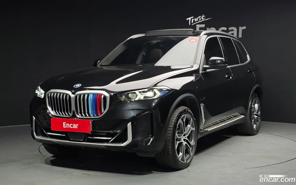BMW X5 xDrive 50e xLine 2025 — фото 1, купить с доставкой в Москву