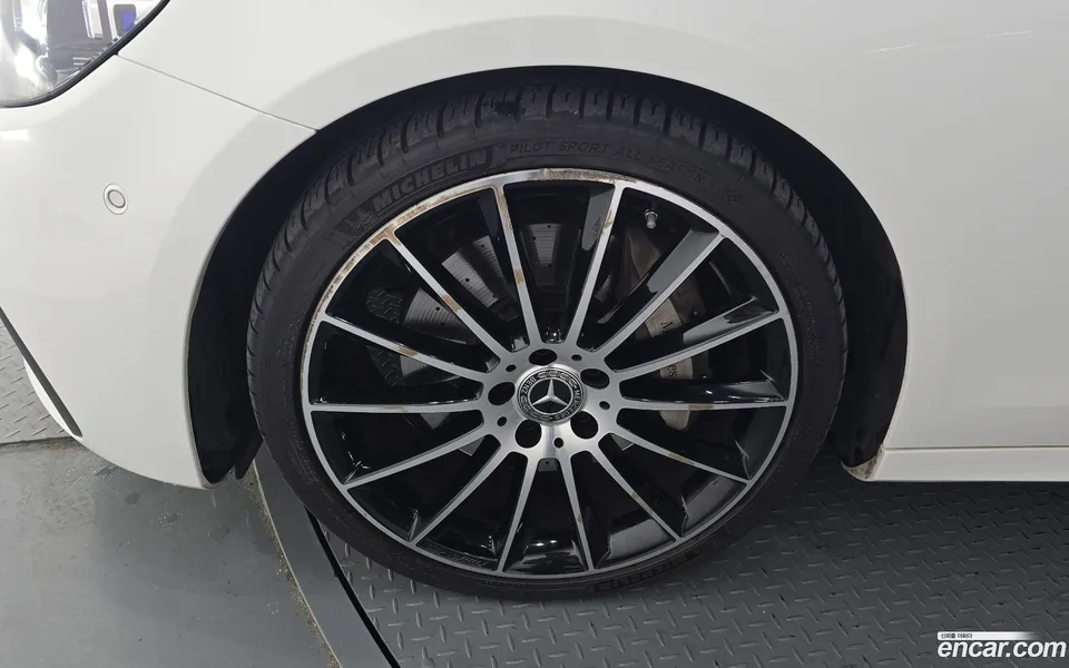 Mercedes-Benz E-Class E350 4MATIC AMG Line 2023 — миниатюра 5