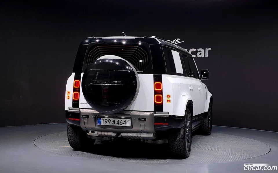 Land Rover Defender 110 D250 X- SE 2025 — миниатюра 4