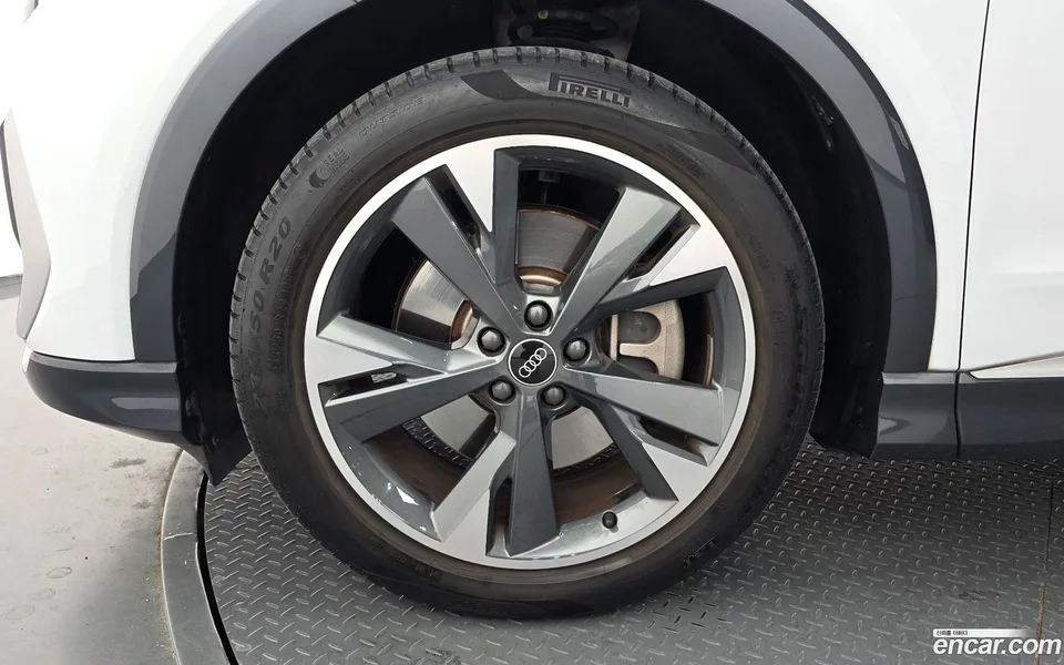Audi Q4 e-tron 40 2022 — миниатюра 5