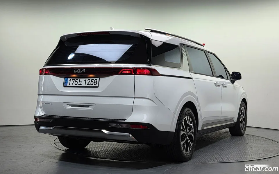 Kia Carnival 9 2023 — миниатюра 2