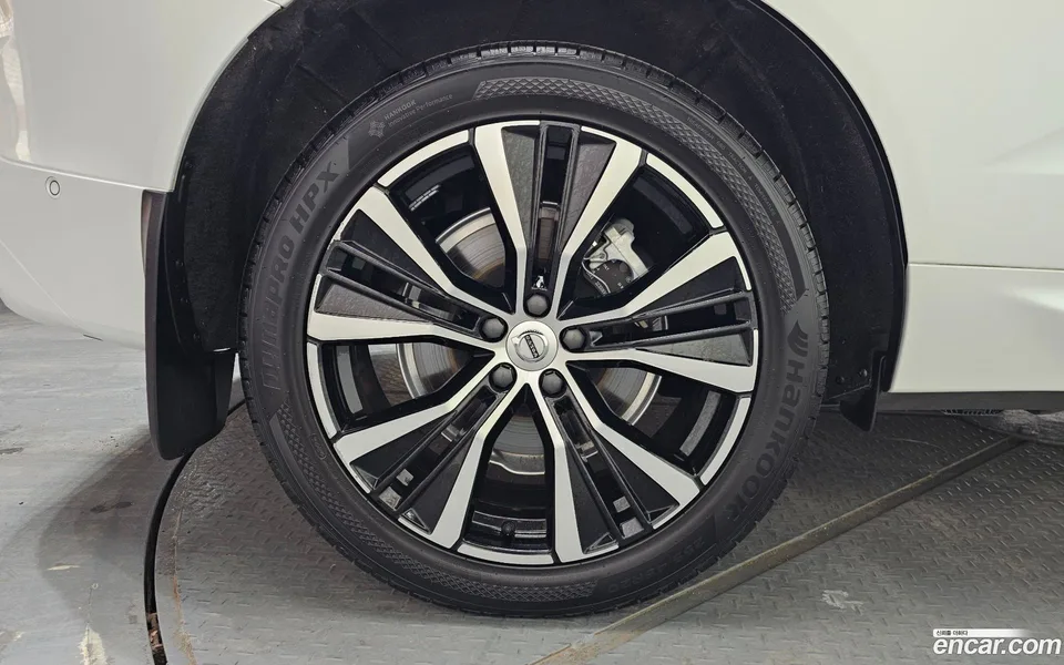 Volvo XC60 B6 2025 — миниатюра 5