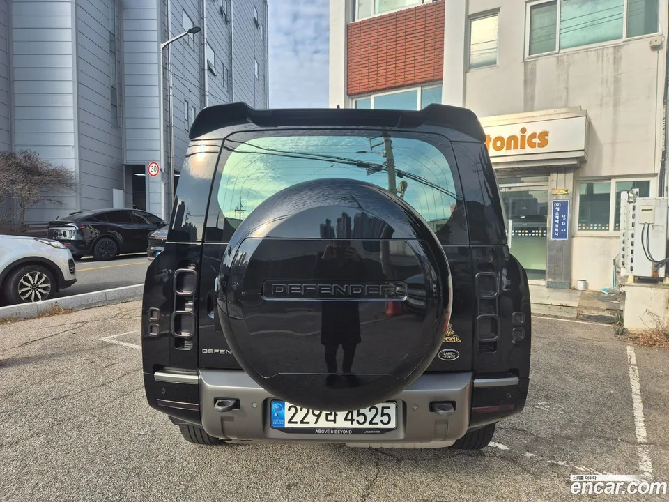 Land Rover Defender 130 D300 X- HSE 2023 — миниатюра 3