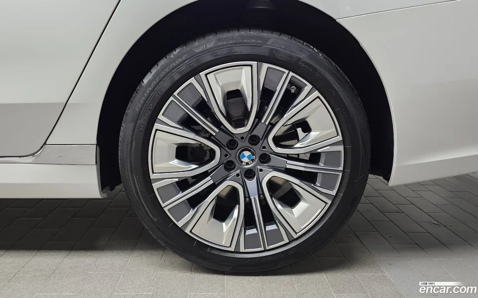 BMW 7 Series 740i sDrive 2023 — миниатюра 5