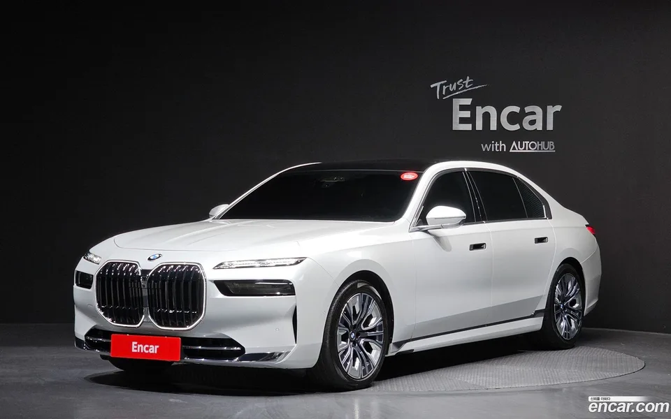 BMW 7 Series 740i sDrive 2023 — фото 1, купить с доставкой в Москву