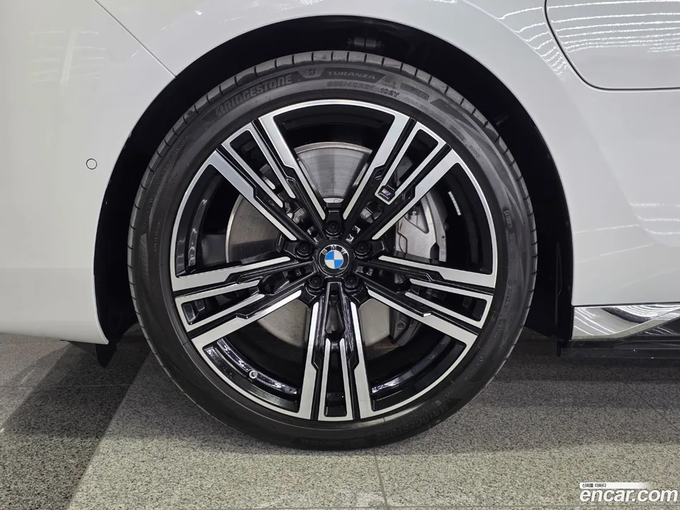 BMW 7 Series 750e xDrive M 2024 — миниатюра 5