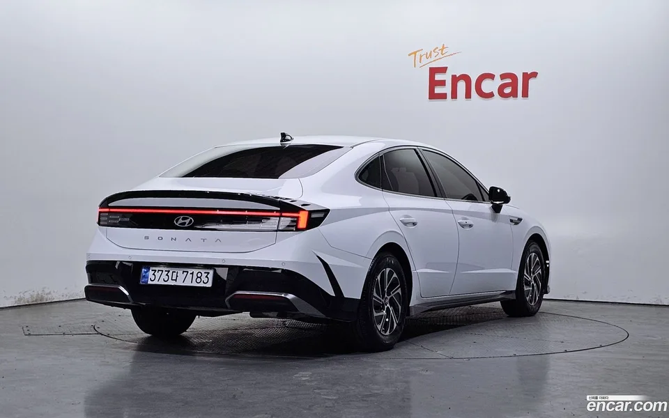 Hyundai Sonata The Edge Hybrid 2023 — миниатюра 2