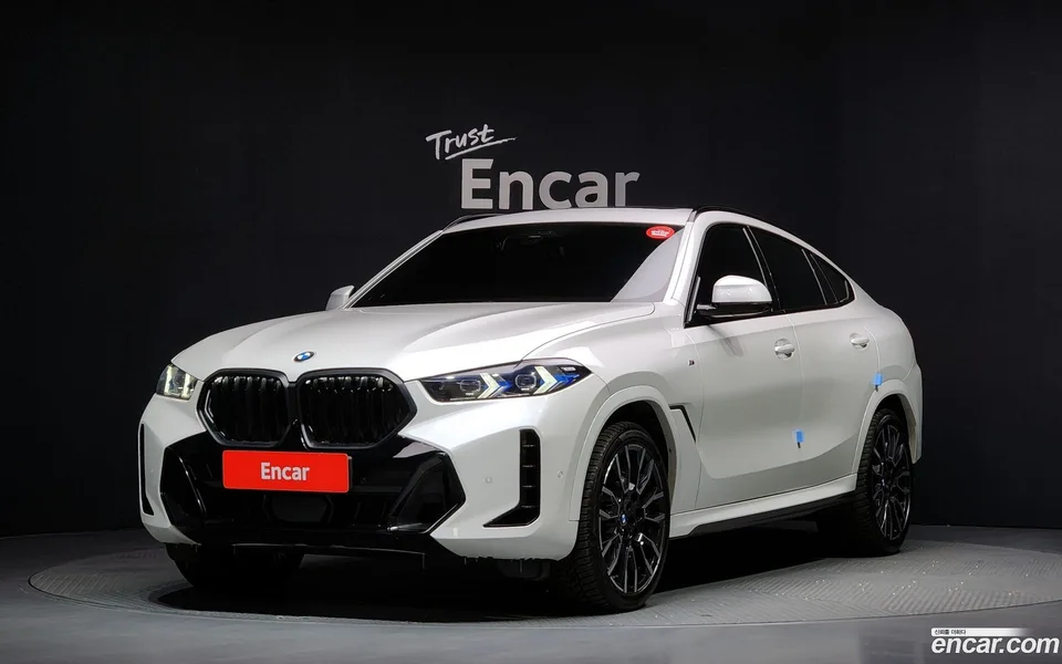 BMW X6 xDrive40i M 2023 — фото 1, купить с доставкой в Москву