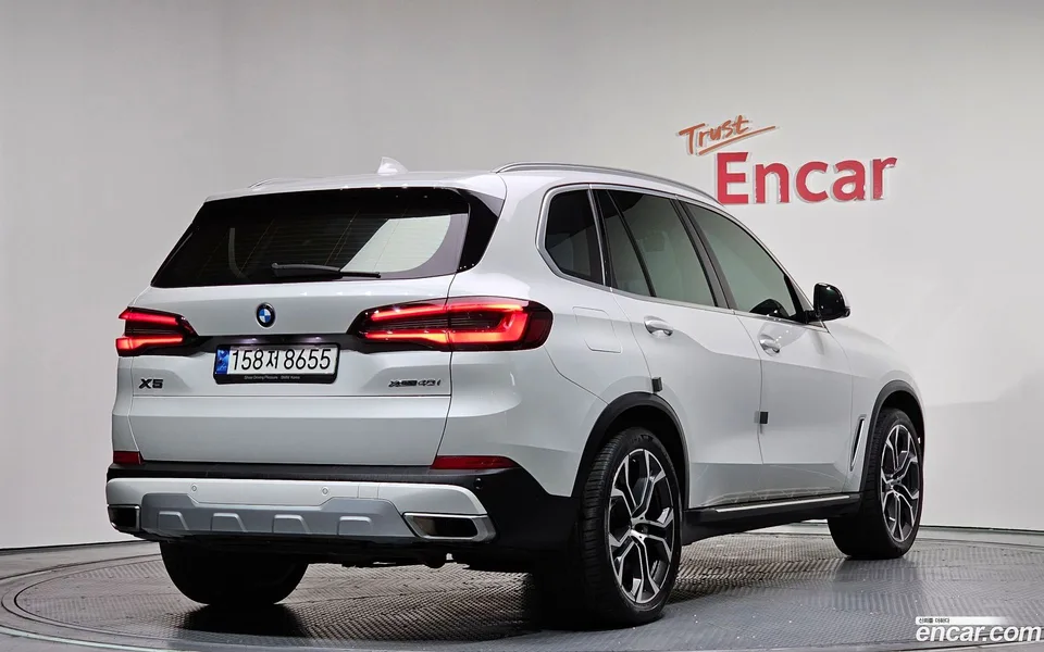 BMW X5 xDrive 40i xLine 2023 — миниатюра 2